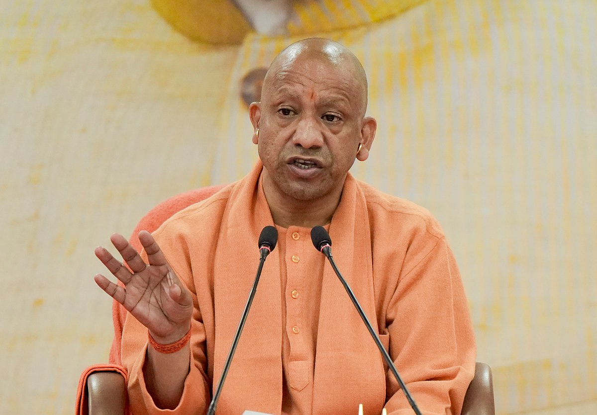 ಆನಂದಿಬೆನ್‌ ಪಟೇಲ್‌ ಭೇಟಿಯಾದ ಆದಿತ್ಯನಾಥ: ಇಂದು ಸಂಪುಟ ವಿಸ್ತರಣೆ ಸಾಧ್ಯತೆ