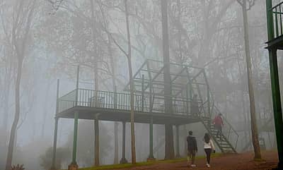 ಸಾವಿರಾರು ಸಂಖ್ಯೆಯಲ್ಲಿ ಪ್ರೇಮಿಗಳು, ಪ್ರವಾಸಿಗರು ನಂದಿ ಗಿರಿಧಾಮಕ್ಕೆ ಭೇಟಿ ನೀಡುವ ಸಾಧ್ಯತೆ ಇರುವುದರಿಂದ ಕಾನೂನು ಸುವ್ಯವಸ್ಥೆ ದೃಷ್ಟಿಯಿಂದ ನಂದಿ ಗಿರಿಧಾಮದ ಪ್ರವೇಶ ತಡೆಹಿಡಿಯಲಾಗಿದೆ. 