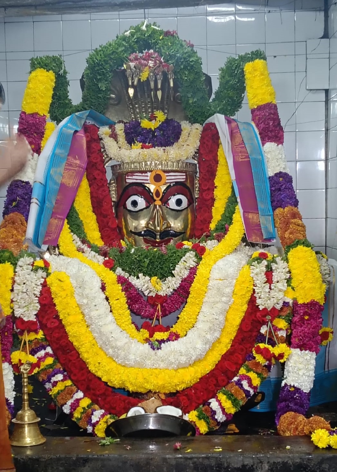 ಅಂತರಗಂಗೆ ಕಾಶಿ ವಿಶ್ವೇಶ್ವರ ಸೋಮೇಶ್ವರಸ್ವಾಮಿಗೆ ಹೂವಿನ ಅಲಂಕಾರ