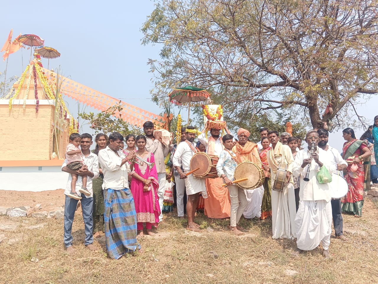 ಯಾದಗಿರಿ ತಾಲ್ಲೂಕಿನ ಹತ್ತಿಕುಣಿ ಗ್ರಾಮದಲ್ಲಿ ಭಾನುವಾರ ರಾಮಲಿಂಗೇಶ್ವರರ ಪ‍ಲ್ಲಕ್ಕಿ ಮೆರವಣಿಗೆ ಜರುಗಿತು 