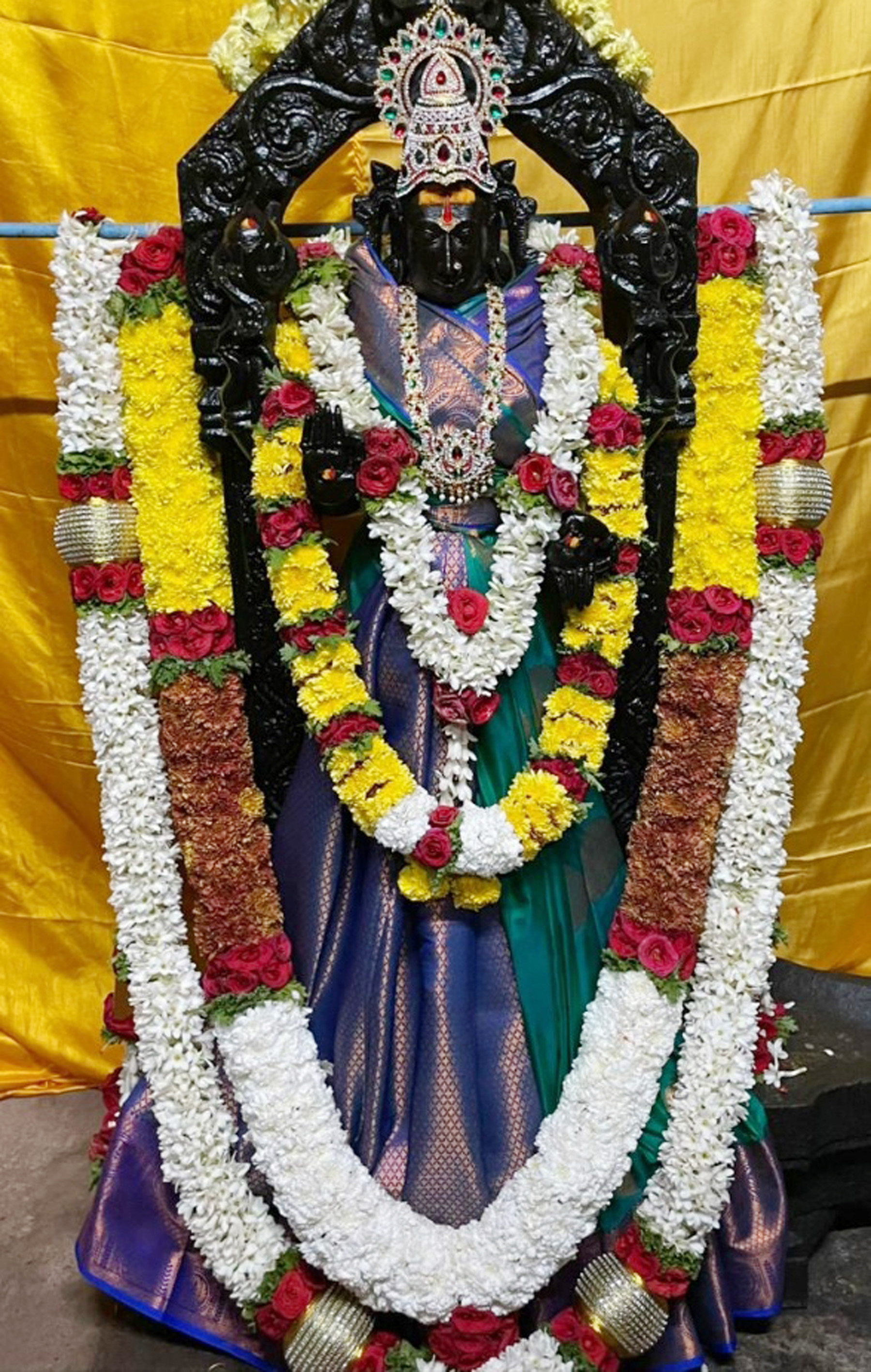 ವಿಶೇಷ ಅಲಂಕಾರದಲ್ಲಿ ಕಂಗೊಳಿಸಿದ ಪಾರ್ವತಿ ದೇವಿ