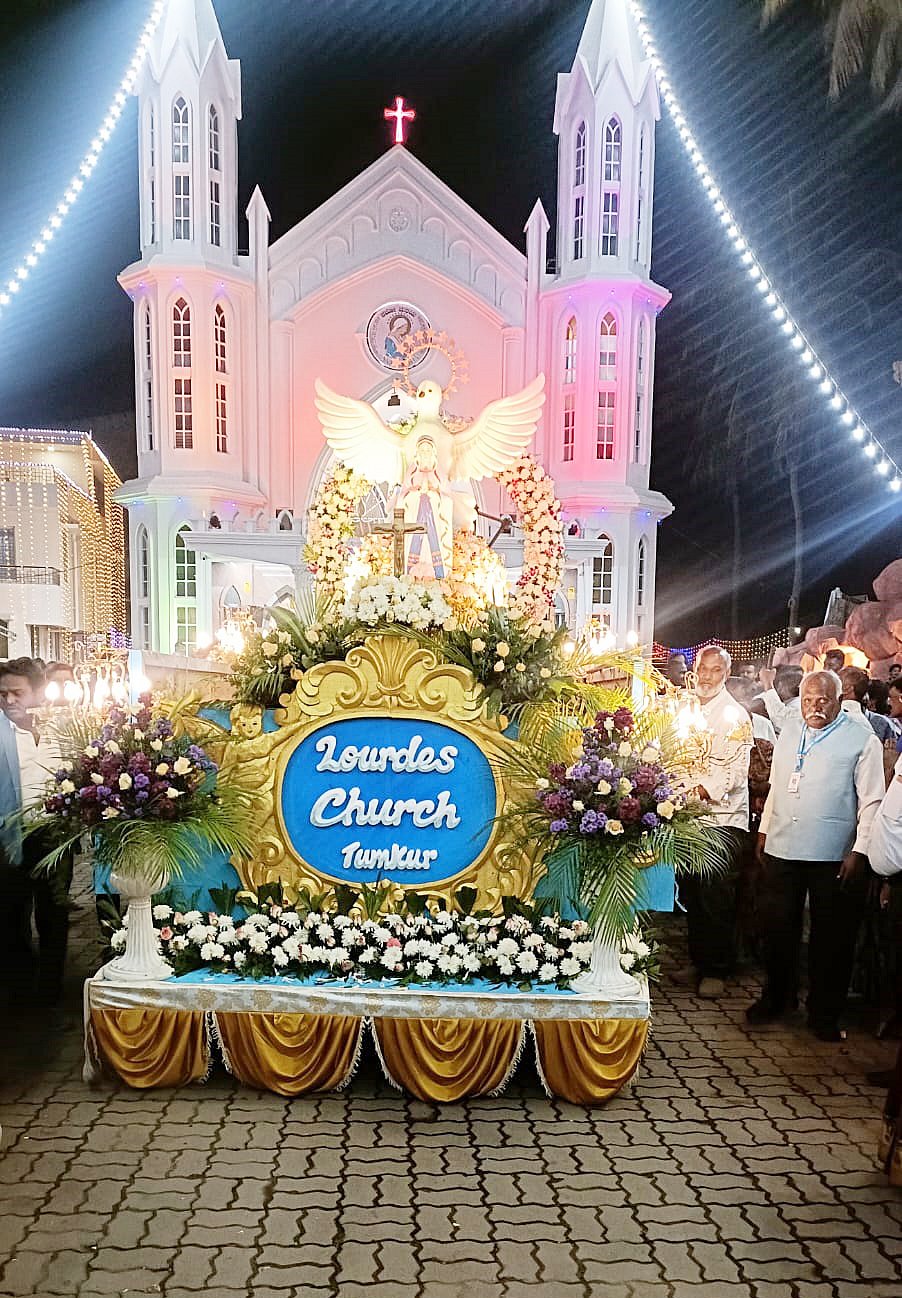 ತುಮಕೂರು | ಚರ್ಚ್‌ ವಾರ್ಷಿಕೋತ್ಸವ: ತೇರಿನ ಮೆರವಣಿಗೆ