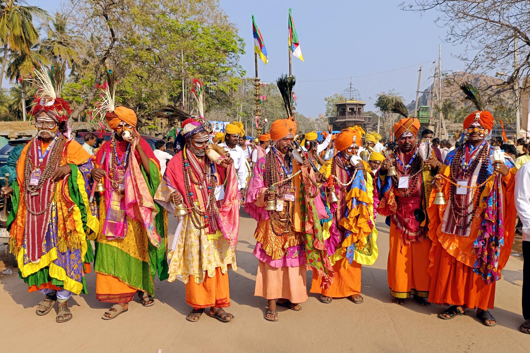 ಜಾನಪದ ವಾಹಿನಿಯಲ್ಲಿ ಕೈಚಳಕ ಕಲಾವಿದರ ಮೋಡಿ  –ಪ್ರಜಾವಾಣಿ ಚಿತ್ರ/ ಎ.ಎಂ.ಸೋಮಶೇಖರಯ್ಯ