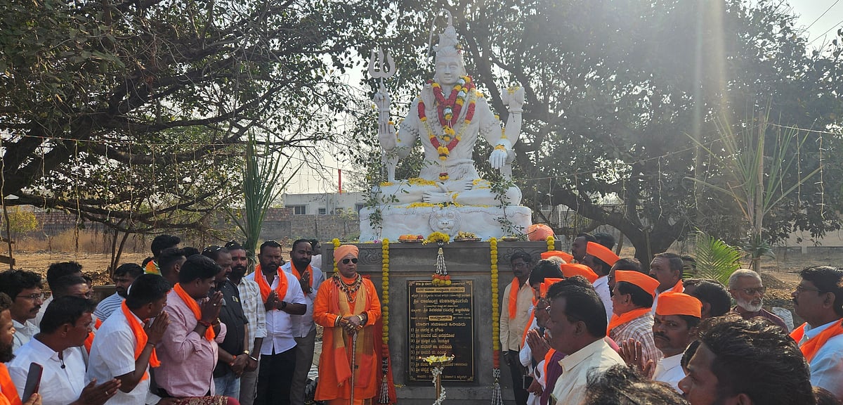 ಮಹಾಲಿಂಗಪುರ: ರುದ್ರಭೂಮಿಯಲ್ಲಿ ಶಿವನ ಆರಾಧನೆ