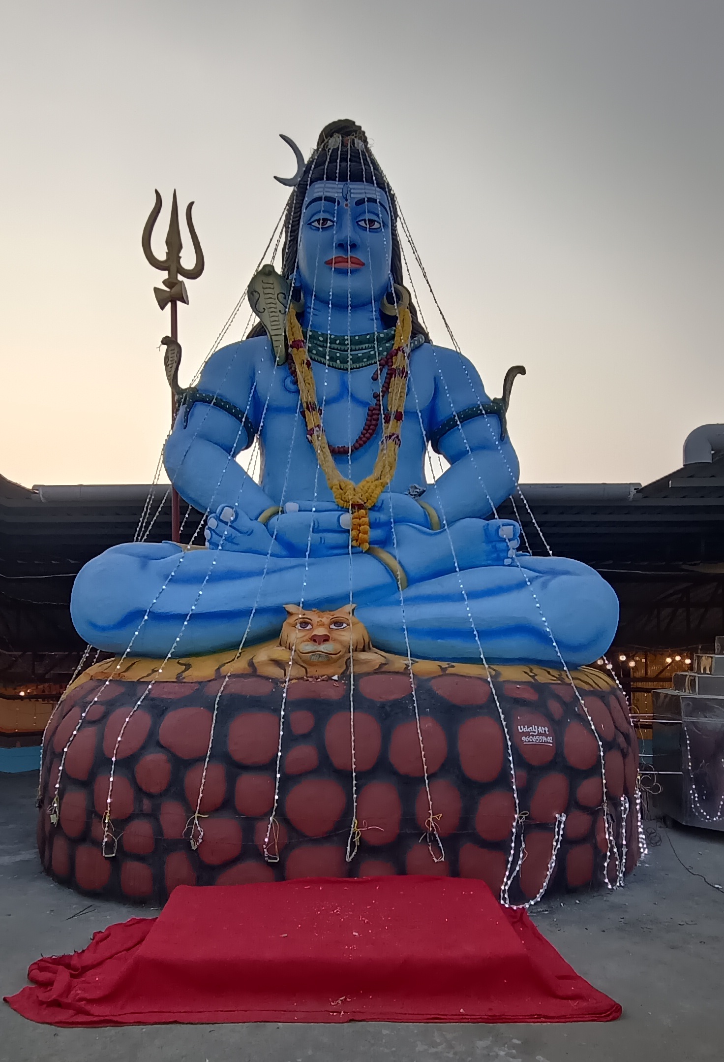 ಅಬ್ಬೆತುಮಕೂರಿನ ವಿಶ್ವಾರಾಧ್ಯ ಮಠದಲ್ಲಿನ ಶಿವನ ಮೂರ್ತಿ