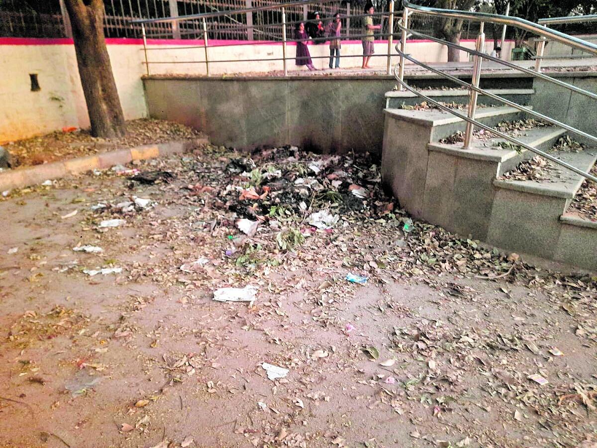 ಜನ ದನಿ |  ‘ರಂಗಮಂದಿರ: ಕಸ ತೆರವುಗೊಳಿಸಿ’