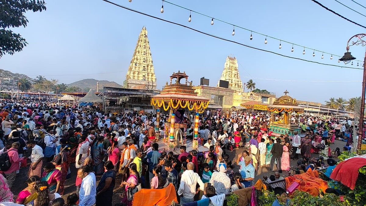 ಶಿವರಾತ್ರಿ ಸಂಭ್ರಮ: ಮಲೆ ಮಾದಪ್ಪನಿಗೆ ಎಣ್ಣೆ ಮಜ್ಜನ ಸೇವೆ 