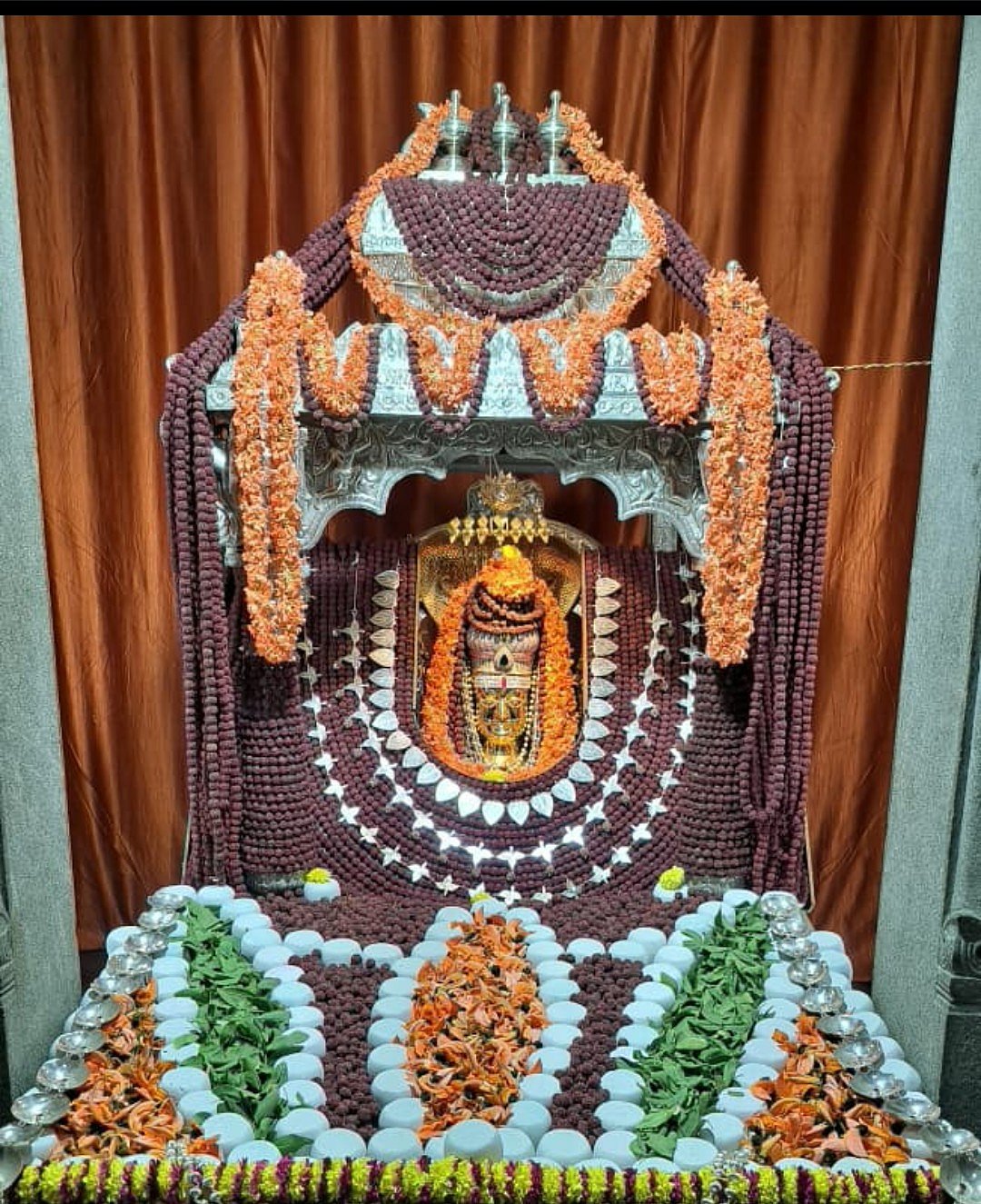 ಗುಬ್ಬಿ: ಬಿಲ್ವಪತ್ರೆ, ಮುತ್ತುಗ ಹೂವಿನ ಅಲಂಕಾರ