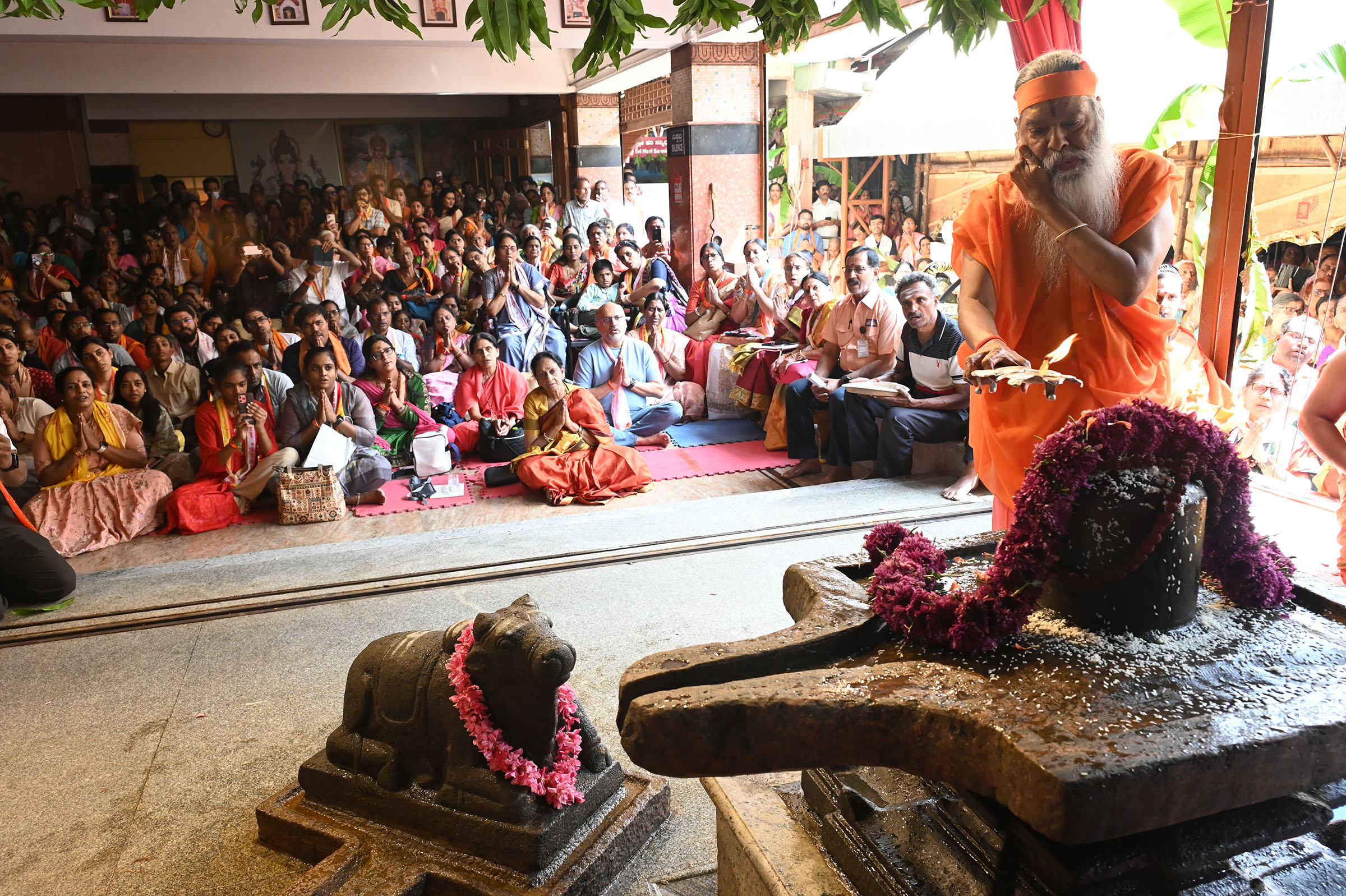 ಅವಧೂತ ದತ್ತಪೀಠದಲ್ಲಿ ಗಣಪತಿ ಸಚ್ಚಿದಾನಂದ ಸ್ವಾಮೀಜಿ ಶಿವಲಿಂಗಪೂಜೆ ನೆರವೇರಿಸಿದರು