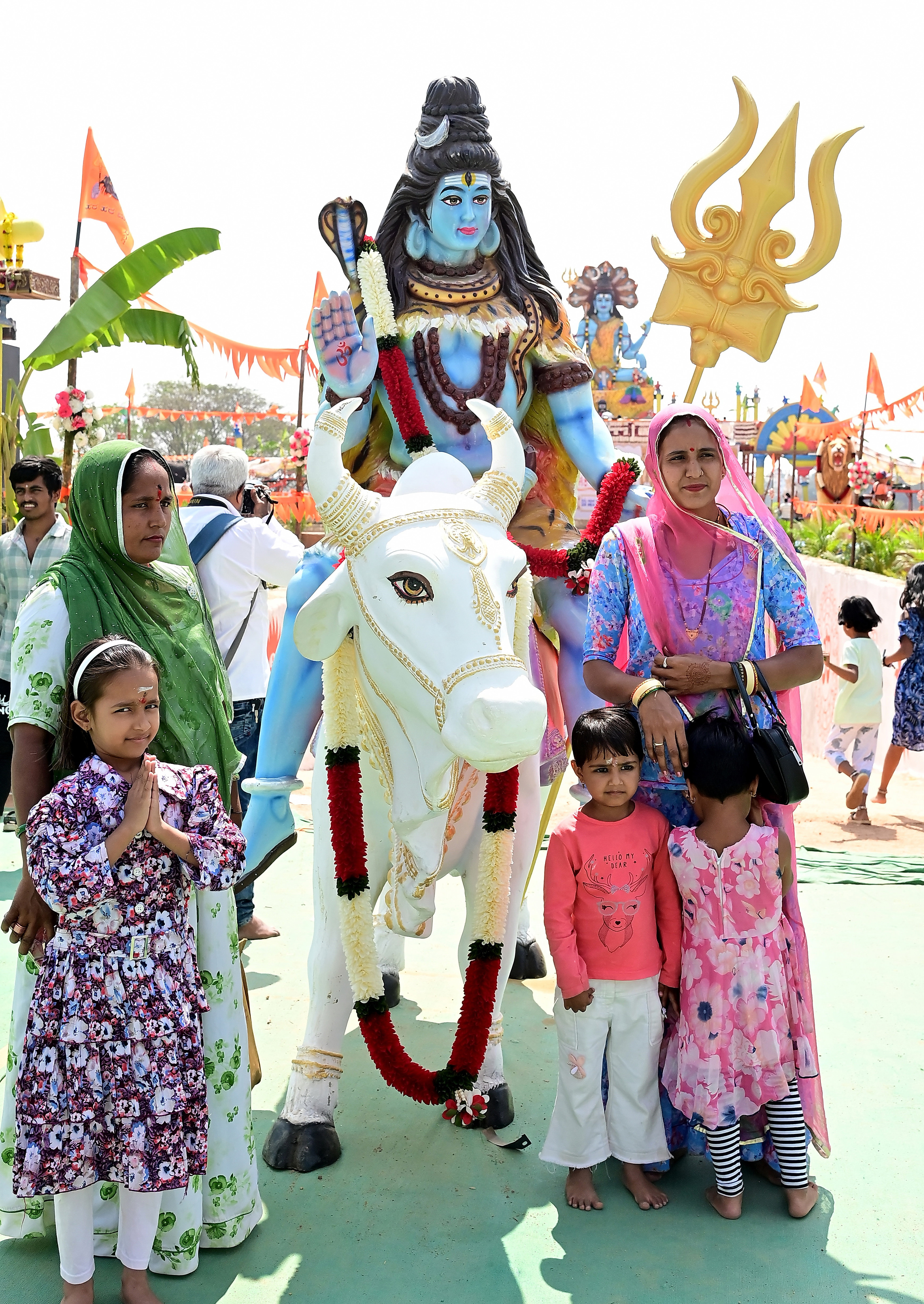 ಮಲ್ಲತ್ತಹಳ್ಳಿ ಮೈದಾನದಲ್ಲಿ ನಡೆದ ಶಿವರಾತ್ರಿ ಹಬ್ಬದ ಆಚರಣೆಯಲ್ಲಿ ನಂದಿ ಮೇಲೆ ಕುಳಿತ ಶಿವನ ವಿಗ್ರಹ ಗಮನಸೆಳೆಯಿತು