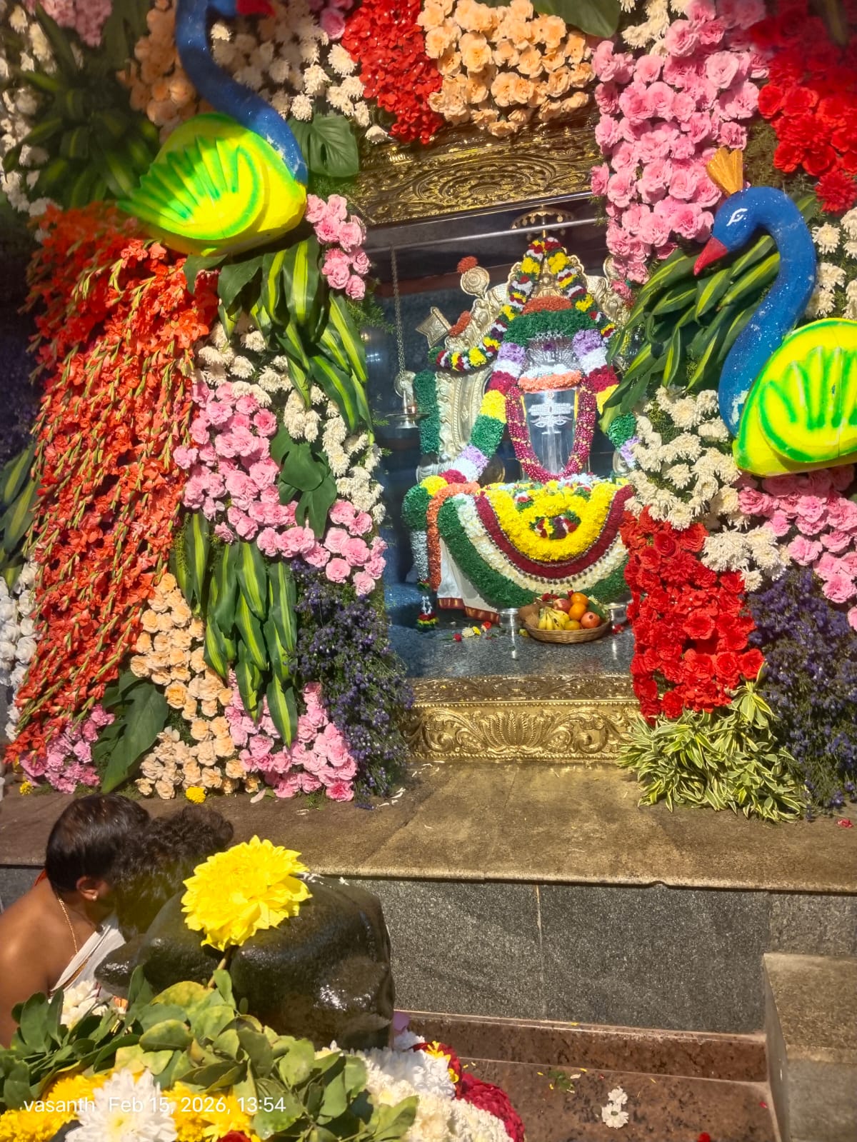 ದೇವನಹಳ್ಳಿ ತಾಲೂಕಿನ ಅರದೇಶನಹಳ್ಳಿ ಗ್ರಾಮದ ಗಂಗಾಧರೇಶ್ವರ ದೇವಾಲಯದಲ್ಲಿಗಂಗಾಧರೇಶ್ವರ ಸ್ವಾಮಿಗೆ ವಿಶೇಷ ಹೂವಿನ ಅಲಂಕಾರ 