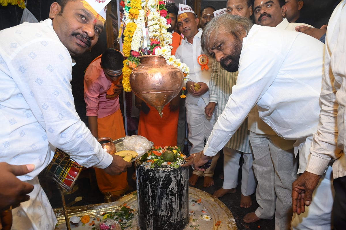 ಬೀದರ್‌ನಲ್ಲಿ ಮಹಾಶಿವರಾತ್ರಿ ಆಚರಣೆ: ಪಾಪನಾಶಿನಿಗೆ ಹರಿದು ಬಂದ ಭಕ್ತ ಗಣ