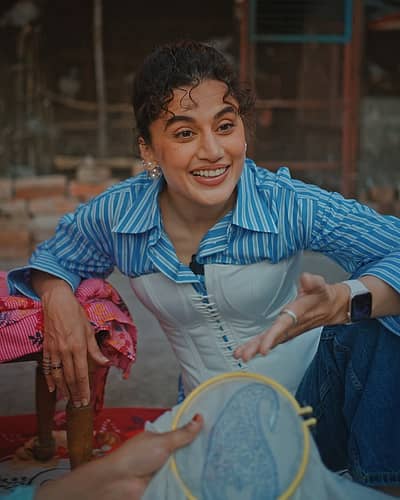 ಲಖನೌದ ಅನೇಕ ಮಹಿಳೆಯರು ಚಿಕಂಕರಿ ಕಸೂತಿ ಕೆಲಸದಲ್ಲಿ ತೊಡಗಿಸಿಕೊಂಡಿದ್ದಾರೆ. ಸೀರೆ, ಬಟ್ಟೆಗಳ ಮೇಲೆ ಸಾಂಪ್ರದಾಯಿಕ ಶೈಲಿಯಲ್ಲಿ ಕೈಗಳಿಂದ ರಚಿಸುವ ಚಿಕಂಕರಿ ಕಸೂತಿ ಇಲ್ಲಿನ ವಿಶೇಷತೆಯಾಗಿದೆ.