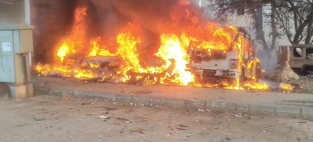 ದಾವಣಗೆರೆ | 4 ಕಾರುಗಳು ಬೆಂಕಿಗೆ ಆಹುತಿ