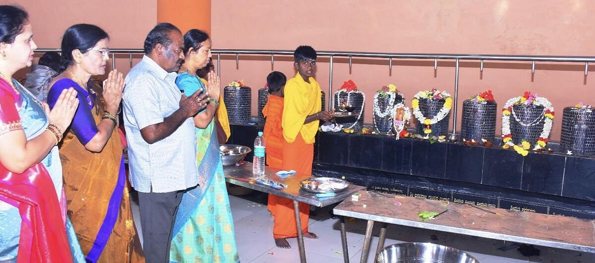 ಮಾನ್ವಿ: ಶ್ರದ್ಧೆ, ಭಕ್ತಿಯಿಂದ ಮಹಾಶಿವರಾತ್ರಿ ಹಬ್ಬ ಆಚರಣೆ