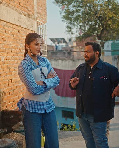 ಕಸೂತಿ ಮಾಡುವವರನ್ನು ಭೇಟಿ ಮಾಡಿದ ತಾಪ್ಸಿ ಪನ್ನು ಅವರಿಗೆ ಉಮರ್ ಅವರು ಕೃತಜ್ಞತೆ ತಿಳಿಸಿದ್ದಾರೆ. 'ಇಂತಹ ಧ್ವನಿಗಳಿಗೆ ಮುಖ್ಯ ವೇದಿಕೆಯಲ್ಲಿ ಅವಕಾಶ ಸಿಕ್ಕಾಗ ಮಾತ್ರ ಬದಲಾವಣೆ ಕಾಣಬಹುದು’ ಎಂದಿದ್ದಾರೆ