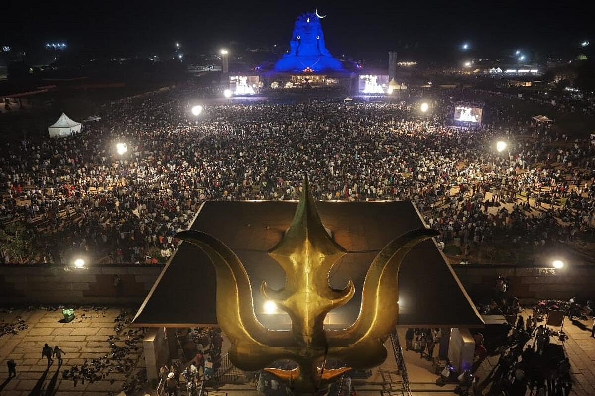 ಶಿವರಾತ್ರಿ: ಈಶಾ ಯೋಗ ಕೇಂದ್ರಕ್ಕೆ ಭಕ್ತರ ದಂಡು