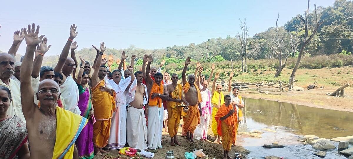 ಯಲ್ಲಾಪುರ | ನದಿ ತಿರುವು ಯೋಜನೆ ವಿರೋಧಿಸಿ ಗಂಗಾರತಿ