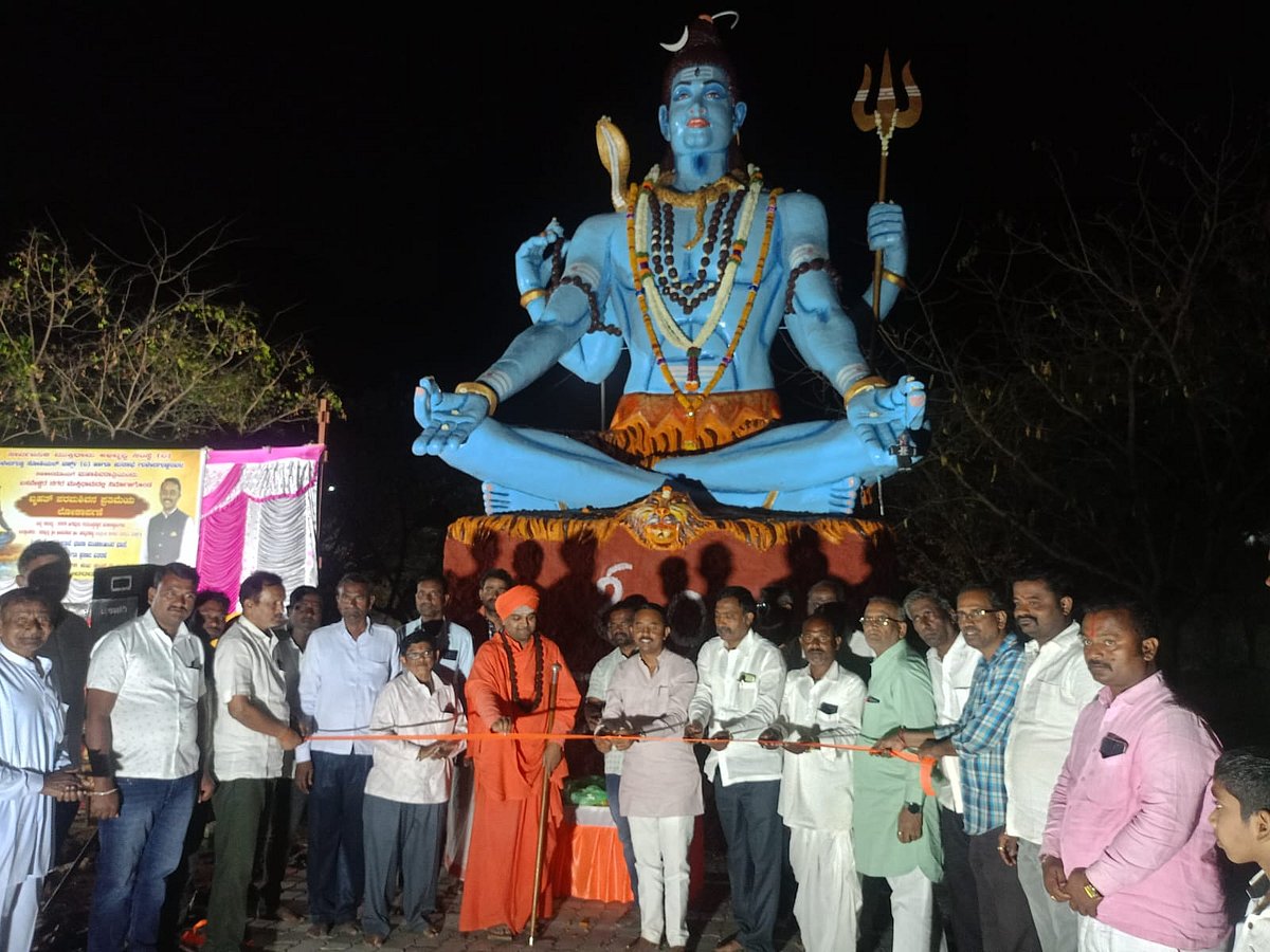 ಗುಳೇದಗುಡ್ಡ | 25ಅಡಿ ಎತ್ತರದ ಧ್ಯಾನಾಸಕ್ತ ಶಿವನ ಪ್ರತಿಮೆ ಲೋಕಾರ್ಪಣೆ