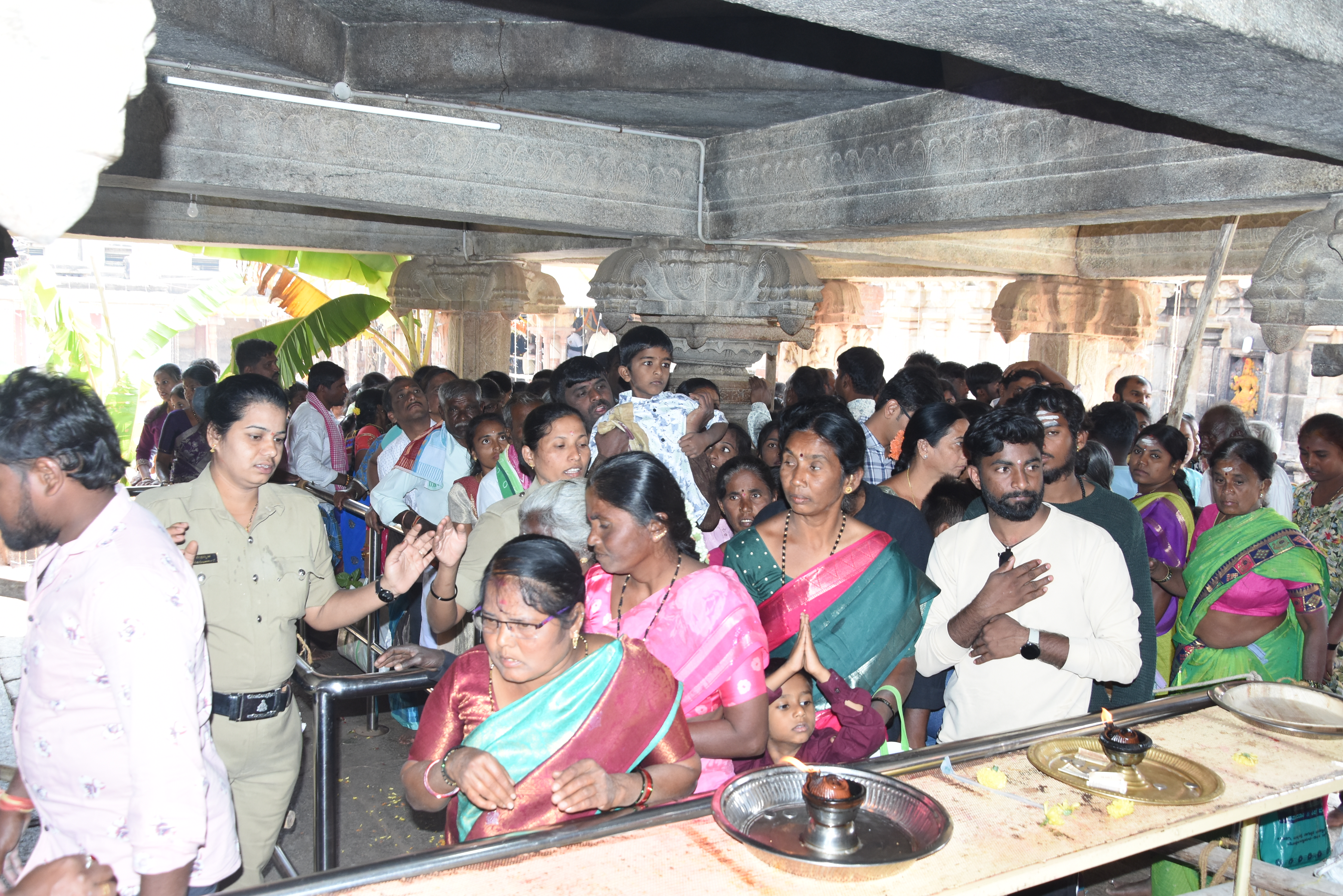 ಭೋಗ ನಂದೀಶ್ವರನ ದರ್ಶನ ಪಡೆದ ಭಕ್ತರು