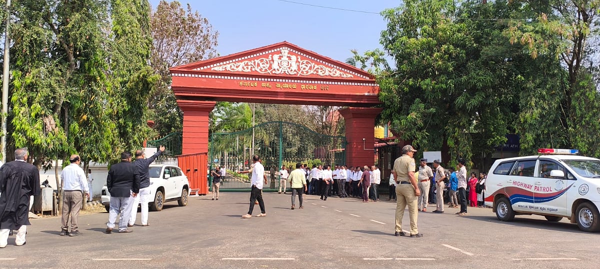 ಕೊಡಗು, ಧಾರವಾಡ, ದಾವಣಗೆರೆ, ಉತ್ತರ ಕನ್ನಡದ ನ್ಯಾಯಾಲಯಗಳಿಗೆ ಬಾಂಬ್ ಬೆದರಿಕೆ