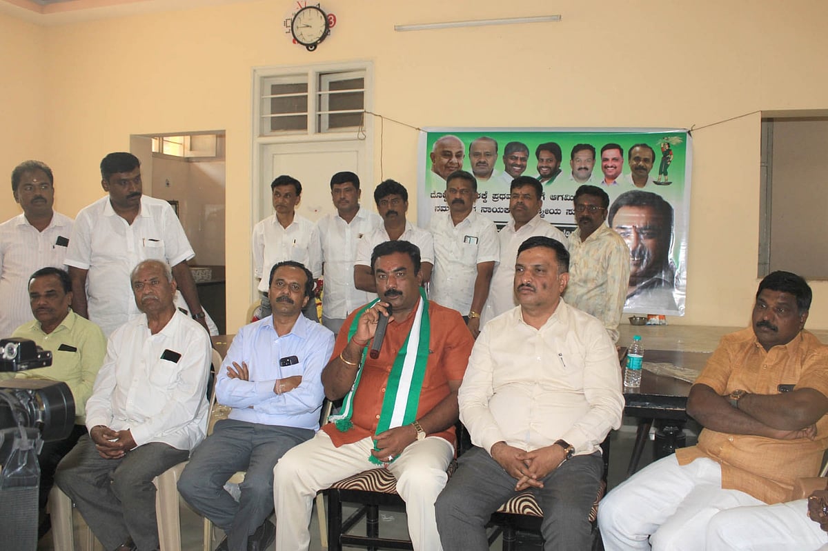 ದೊಡ್ಡಬಳ್ಳಾಪುರ | ಜೆಡಿಎಸ್ ಮುಖಂಡರ ಸೆಳೆಯಬೇಡಿ: ಧೀರಜ್‌ ಮುನಿರಾಜು