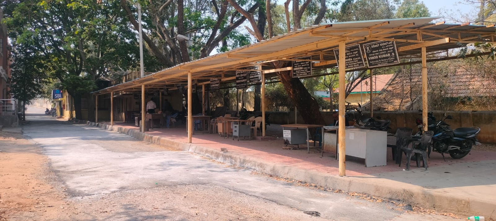 ನೋಟರಿಗಳು ಹಾಗೂ ಸಾರ್ವಜನಿಕರಿಂದ ತುಂಬಿರುತ್ತಿದ್ದ ಜಾಗ ಖಾಲಿಯಾಗಿದ್ದ ದೃಶ್ಯ