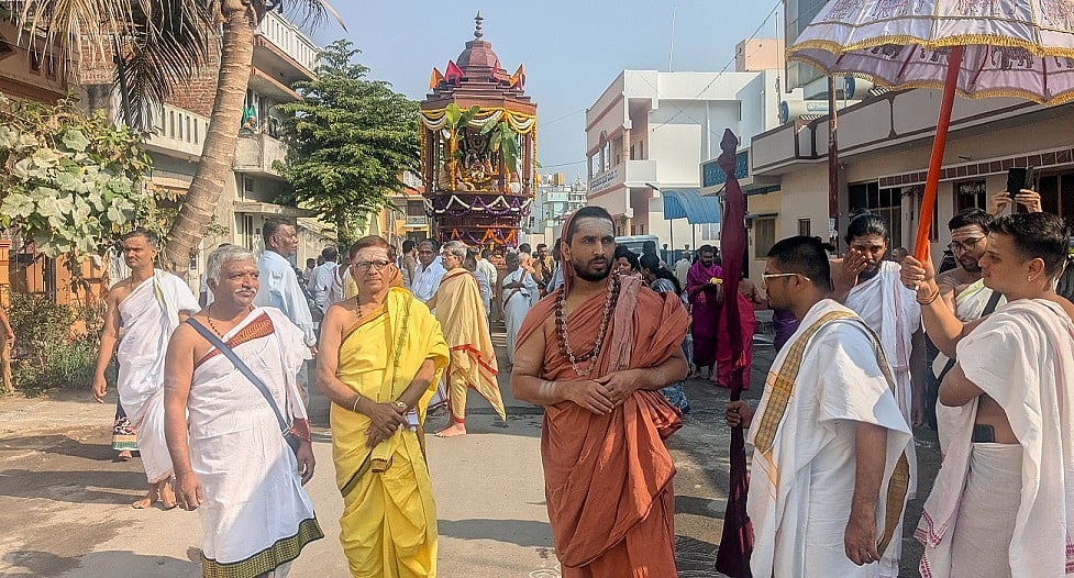 ಹೊಳೆನರಸೀಪುರ: ನೀಲಕಂಠೇಶ್ವರ ಪಾರ್ವತಿ ದೇವಿ ರಥೋತ್ಸವ: ಅಪಾರ ಭಕ್ತರು ಭಾಗಿ