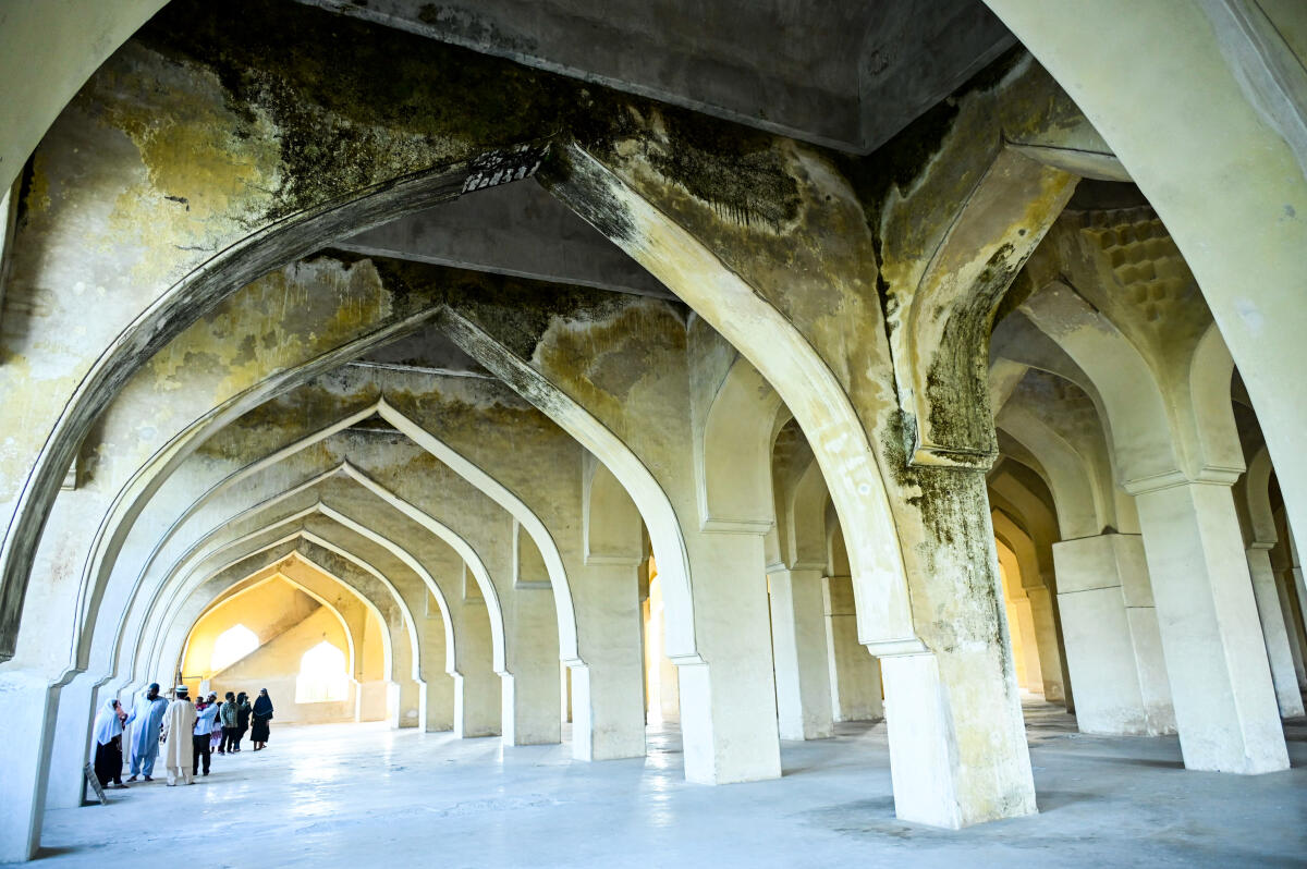 ಐತಿಹಾಸಿಕ ಜಾಮಿಯಾ ಮಸೀದಿಯ ಒಳಭಾಗದ ನೋಟ