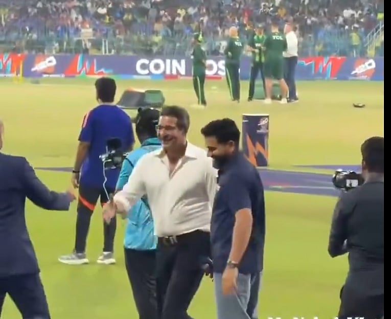 Video| ಹಸ್ತಲಾಘವ ವಿವಾದ: ವಾಸಿಂ ಅಕ್ರಂಗೆ ರೋಹಿತ್ ಶರ್ಮಾ ಅಪ್ಪುಗೆ