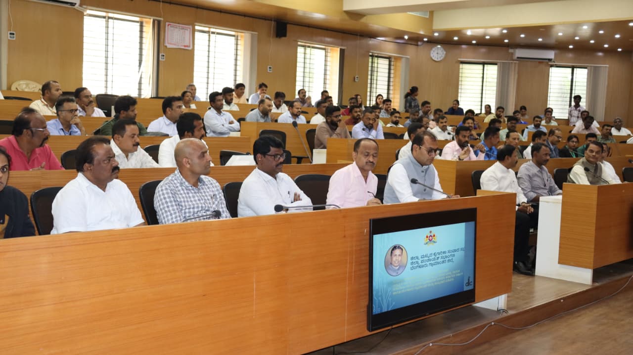 ವಿವಿಧ ಕಂಪನಿಗಳ ಪ್ರತಿನಿಧಿಗಳು ಕೈಗಾರಿಕಾ ಸಂವಾದ ಸಭೆಯಲ್ಲಿ ಭಾಗವಹಿಸಿದ್ದರು