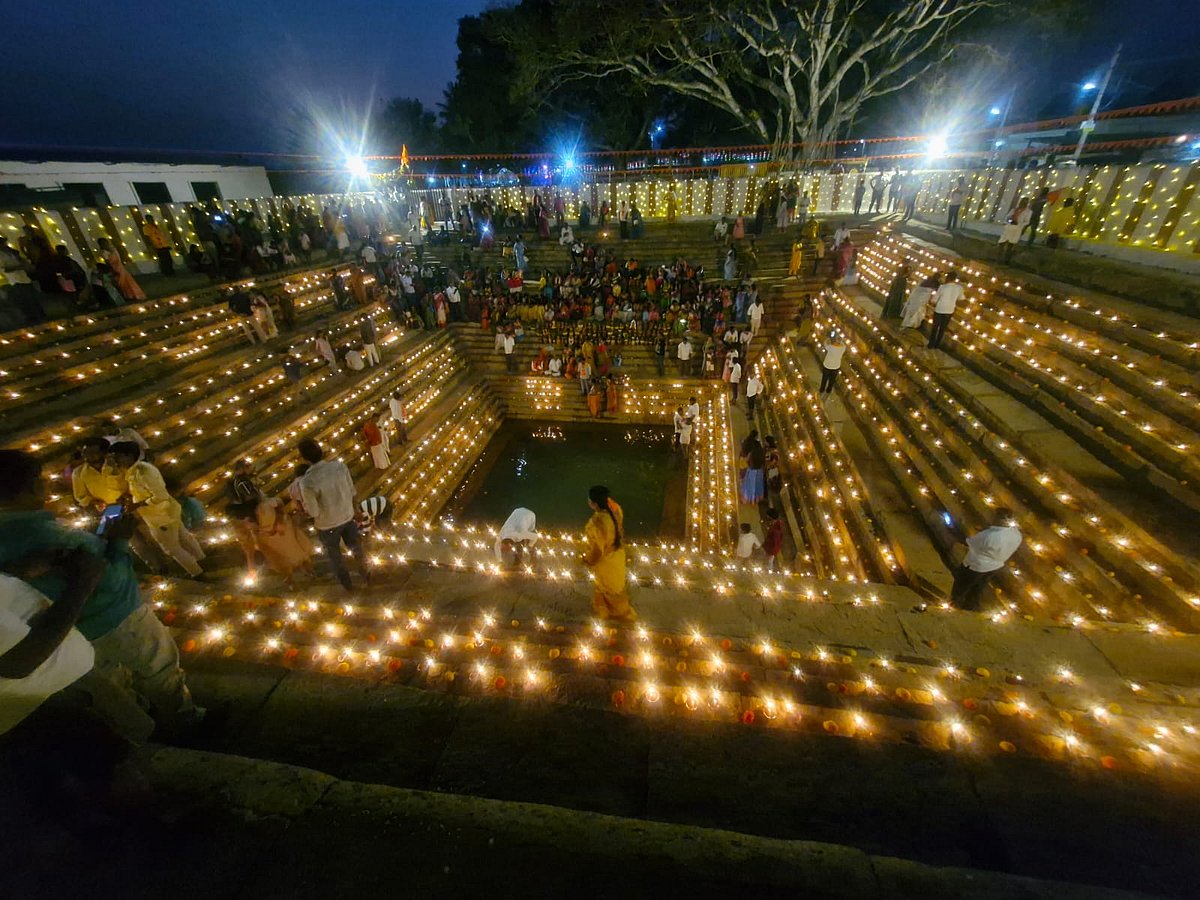 ದೇವನಹಳ್ಳಿ | ಬೊಮ್ಮಾವಾರ ಕಲ್ಯಾಣಿಯಲ್ಲಿ ದೀಪೋತ್ಸವ ಸಂಭ್ರಮ