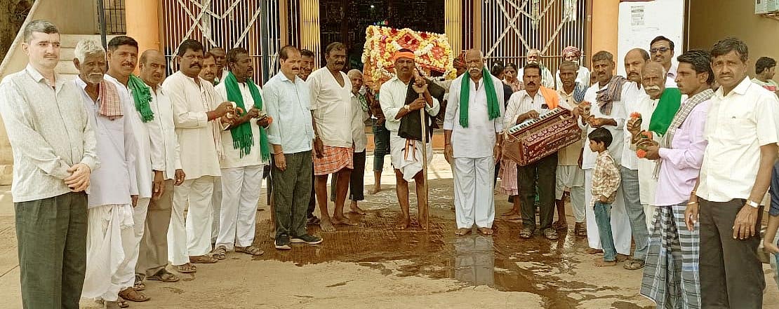 ಉಪ್ಪಿನಬೆಟಗೇರಿ: ಪರ್ವತ ಮಲ್ಲಿಕಾರ್ಜುನಸ್ವಾಮಿ ಪಲ್ಲಕ್ಕಿ ಮೆರವಣಿಗೆ 