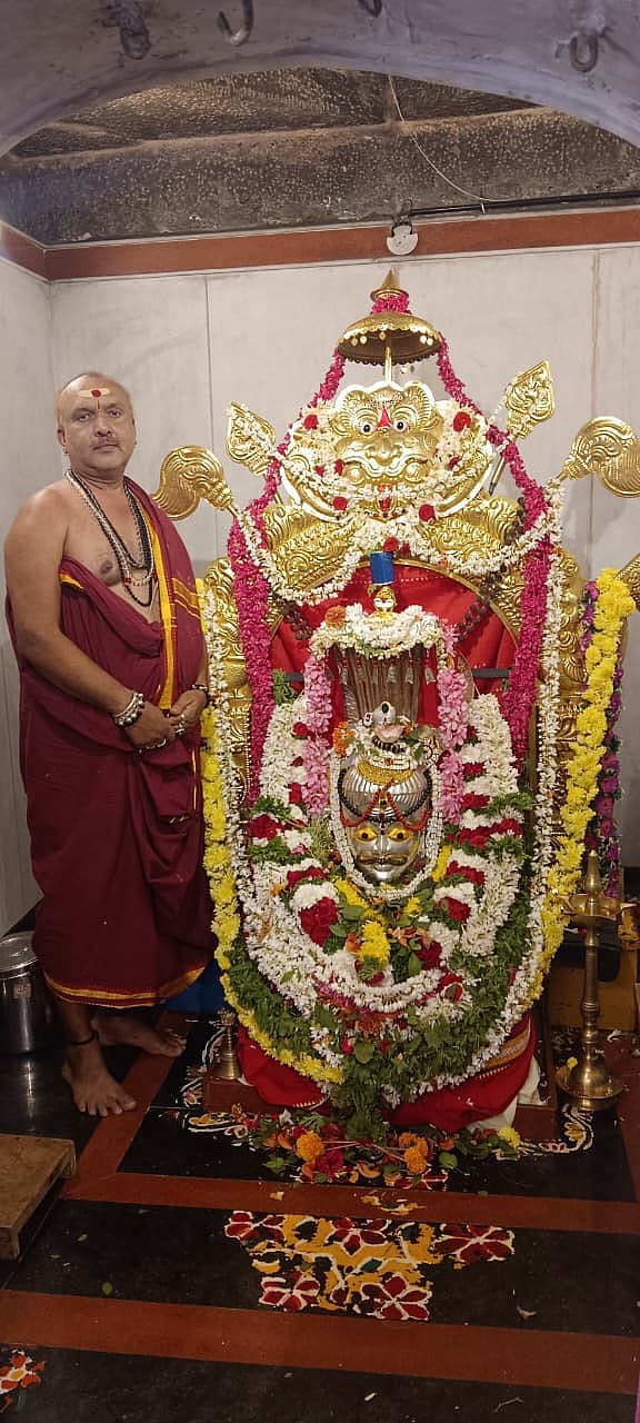 ಶ್ರವಣಬೆಳಗೊಳ: ನೀಲಕಂಠಸ್ವಾಮಿಗೆ ಪಂಚಾಮೃತ ಅಭಿಷೇಕ