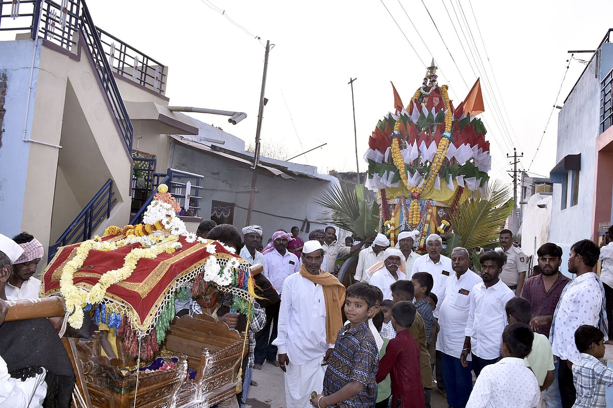 ಲಕ್ಕುಂಡಿ: ಬಿನ್ನಾಳ ಬಸವೇಶ್ವರ ರಥೋತ್ಸವ ಸಂಭ್ರಮ  