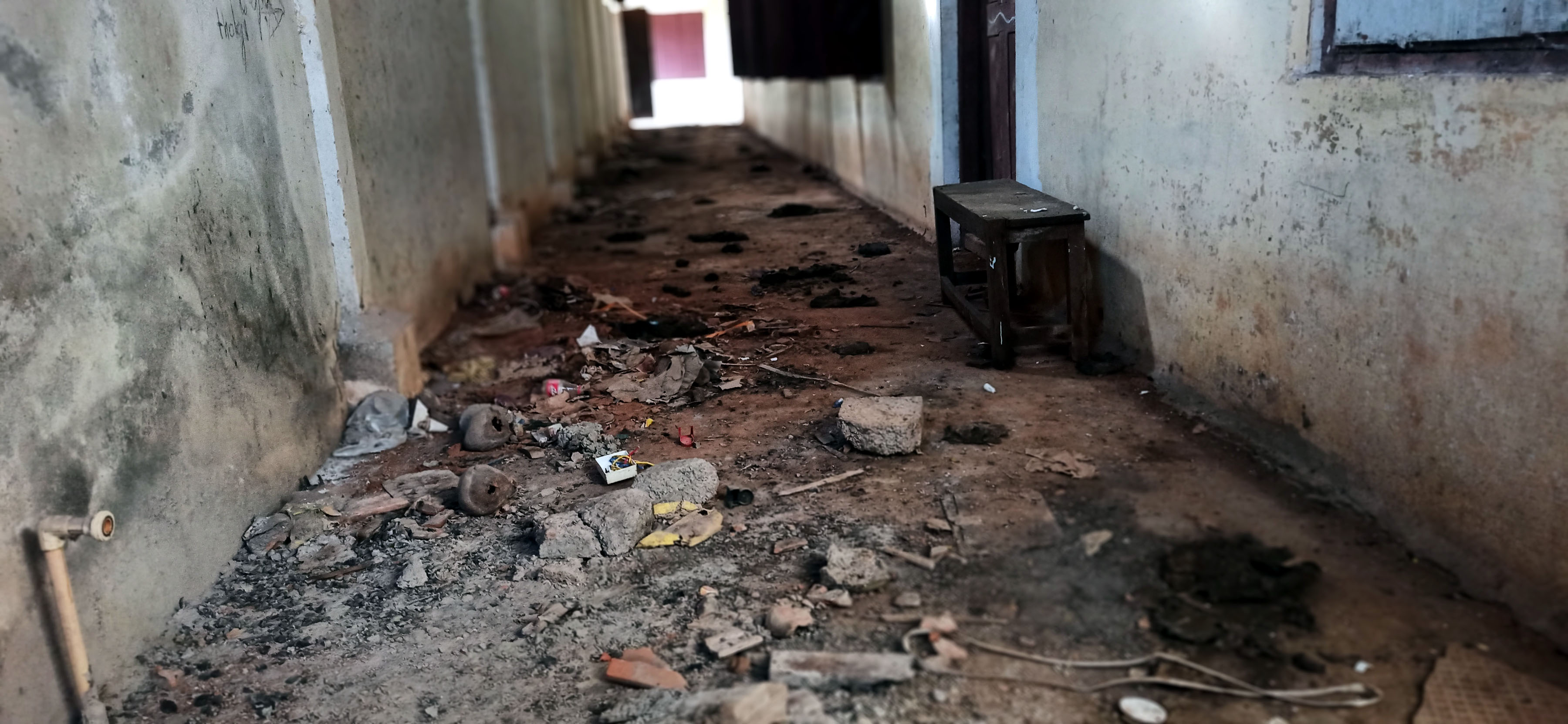 ಸೋಮವಾರಪೇಟೆ ತಾಲ್ಲೂಕು ಕ್ರೀಡಾಂಗಣದ ಬಳಿ ಇರುವ ಸರ್ಕಾರಿ ಕಟ್ಟಡವೊಂದರಲ್ಲಿ ತುಂಬಿರುವ ತ್ಯಾಜ್ಯ