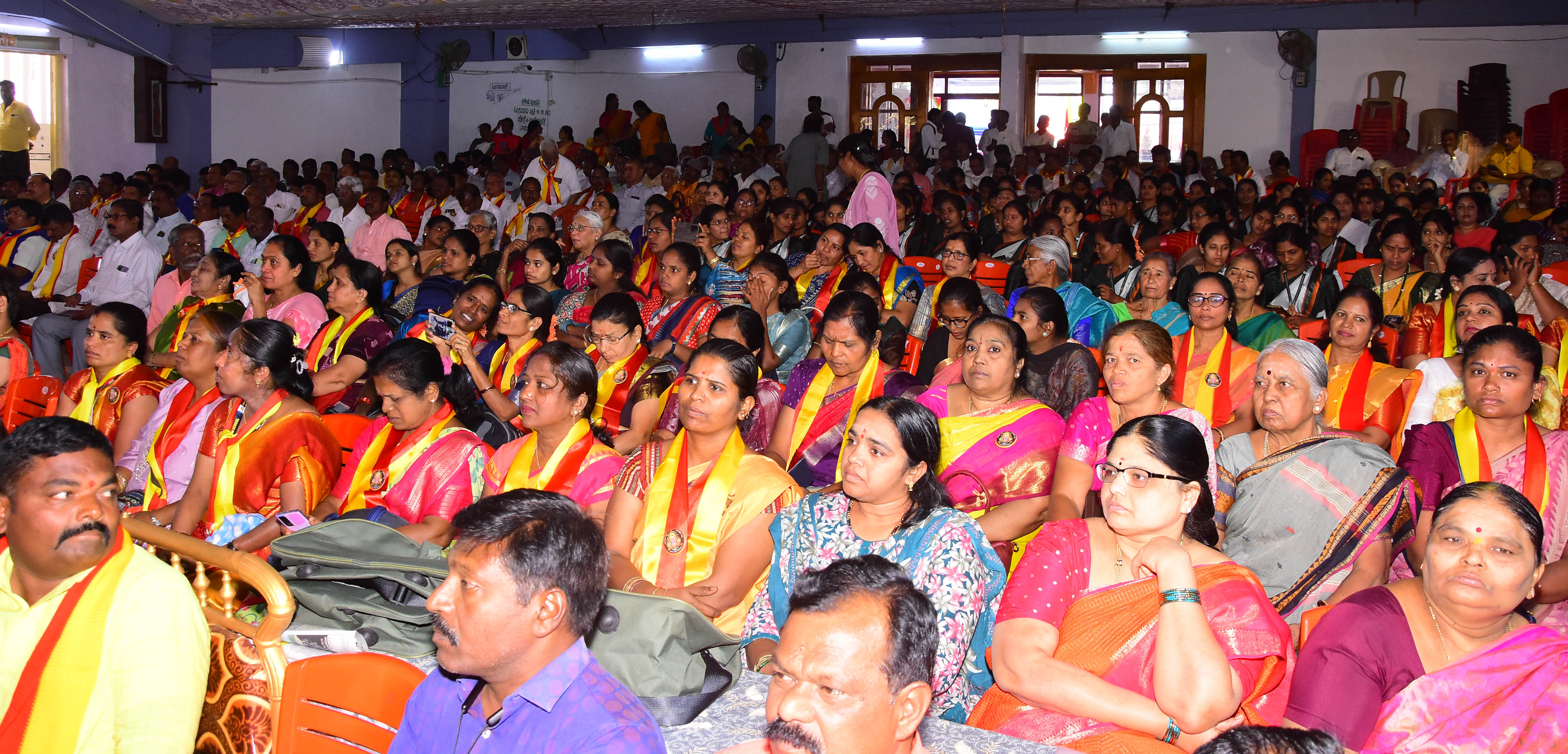 ಸಮ್ಮೇಳನದಲ್ಲಿ ಭಾಗವಹಿಸಿದ್ದ ಸಾಹಿತ್ಯಾಸಕ್ತರು