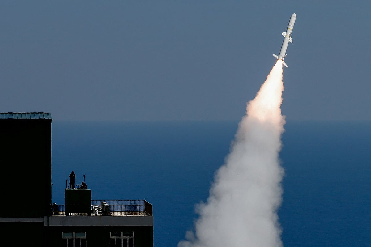 ಹೋರ್ಮುಜ್‌ ಜಲಸಂಧಿ ಗುರಿಯಾಗಿರಿಸಿ ಕ್ಷಿಪಣಿ ಹಾರಿಸಿದ ಇರಾನ್‌