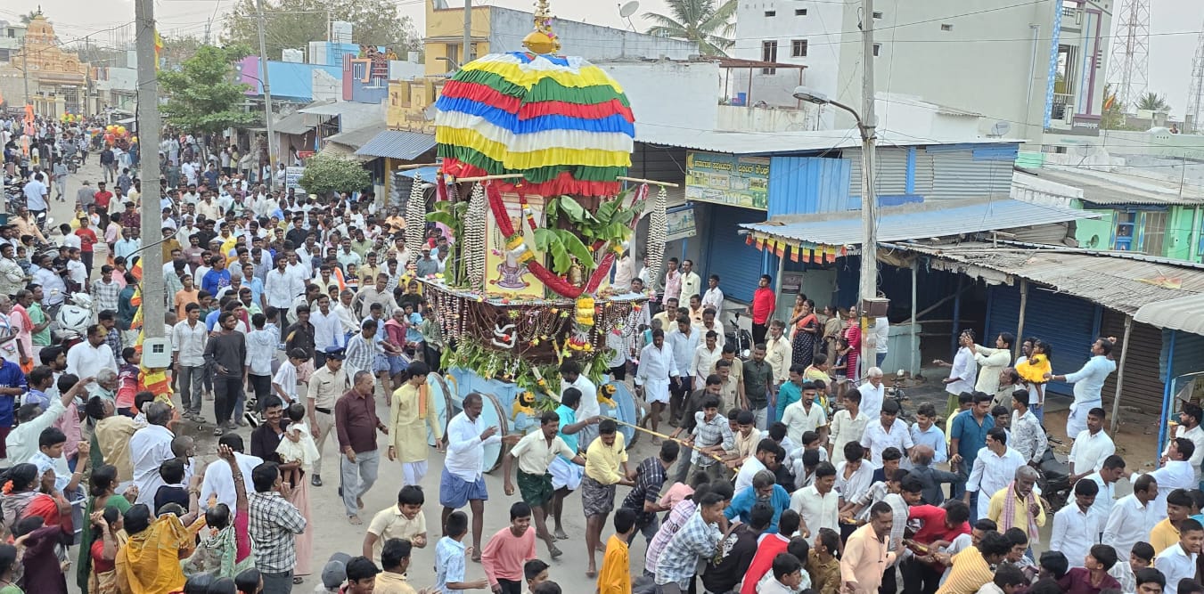 ತೆಕ್ಕಲಕೋಟೆ ಪಟ್ಟಣದ ಸಿದ್ದರಾಮೇಶ್ವರ ಜಾತ್ರಾ ಮಹೋತ್ಸವವು ಅದ್ದೂರಿಯಾಗಿ ಜರುಗಿತು