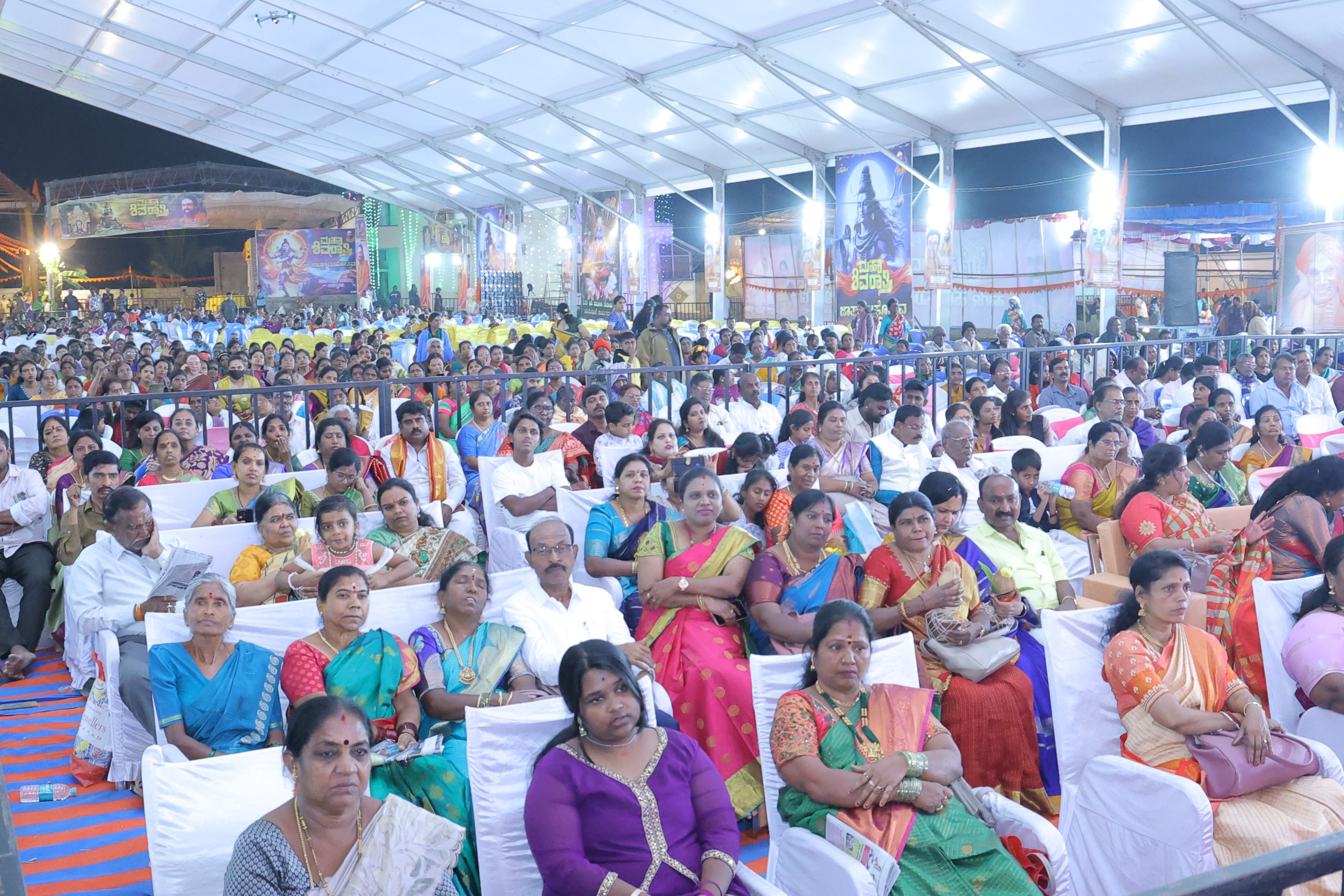 ಪಾಲನಹಳ್ಳಿ ಮಠದ ಶಿವರಾತ್ರಿ ಮಹೋತ್ಸವದಲ್ಲಿ ಪಾಲ್ಗೊಂಡ ಜನ