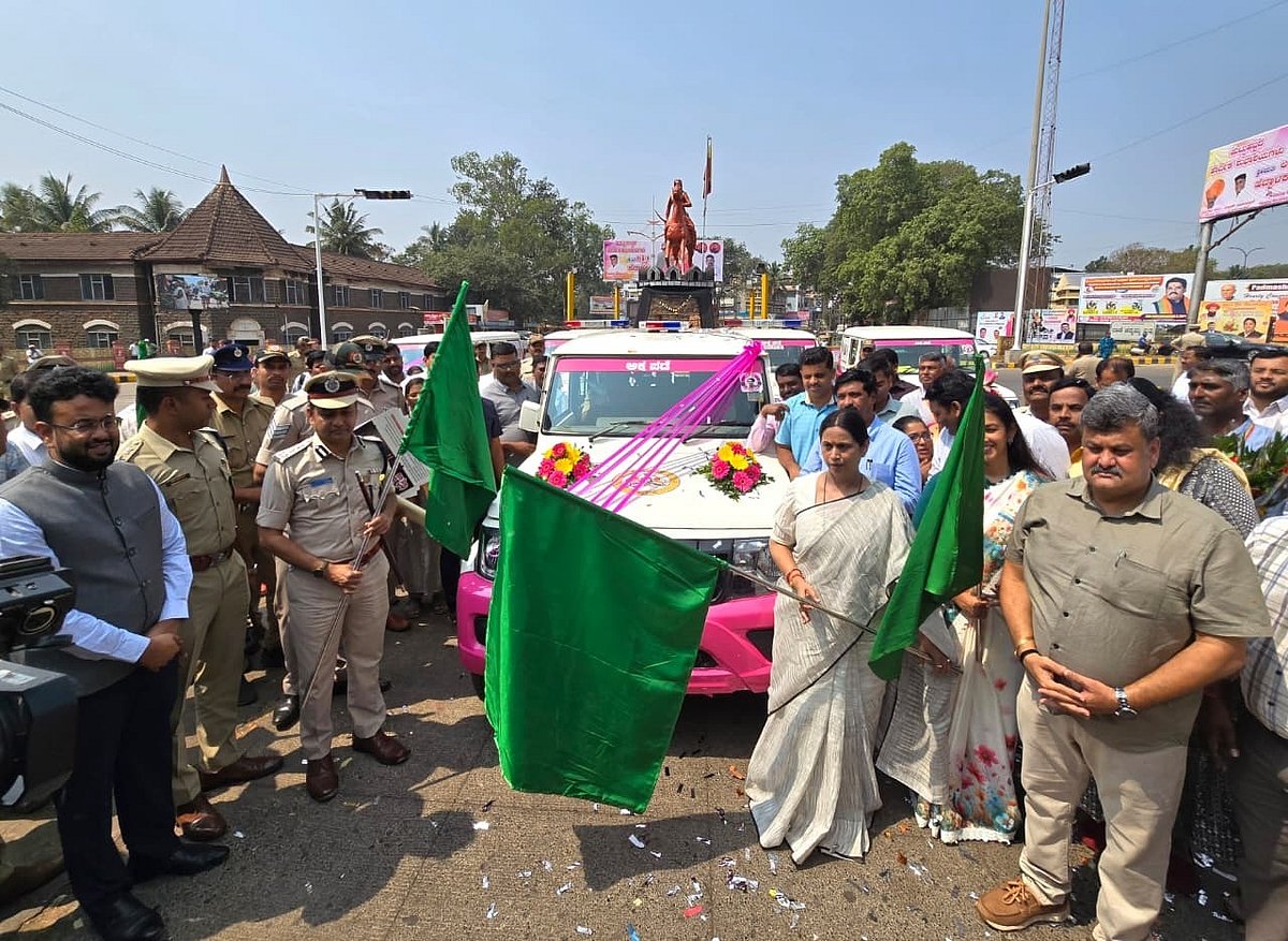 ಚನ್ನಮ್ಮನ ನಾಡಿನಲ್ಲಿ ‘ಅಕ್ಕಪಡೆ’ ಆರಂಭ: ಸಾಹಸ ಪ್ರದರ್ಶನ ಮನಸೋತ ಜನ
