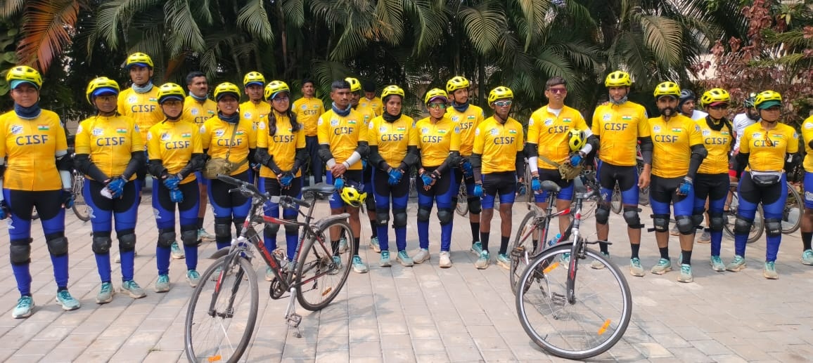 ಸಿಐಎಸ್‌ಎಫ್‌ನ ವಂದೇ ಮಾತರಂ ಕೋಸ್ಟಲ್ ಸೈಕ್ಲೋಥಾನ್‌ನಲ್ಲಿ ಪಾಲ್ಗೊಂಡ ಸೈಕ್ಲಿಸ್ಟ್‌ಗಳು