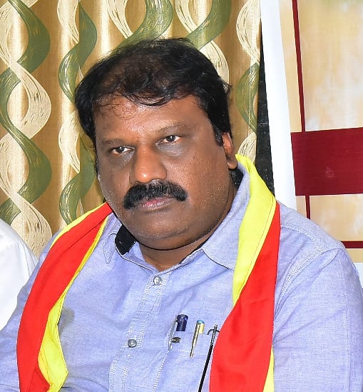 ಸಾಹಿತ್ಯದಲ್ಲಿ ಎಲ್ಲರೂ ಸೇರಬೇಕು: ವೆಂಕಟಗಿರಿ ದಳವಾಯಿ ಅಭಿಮತ