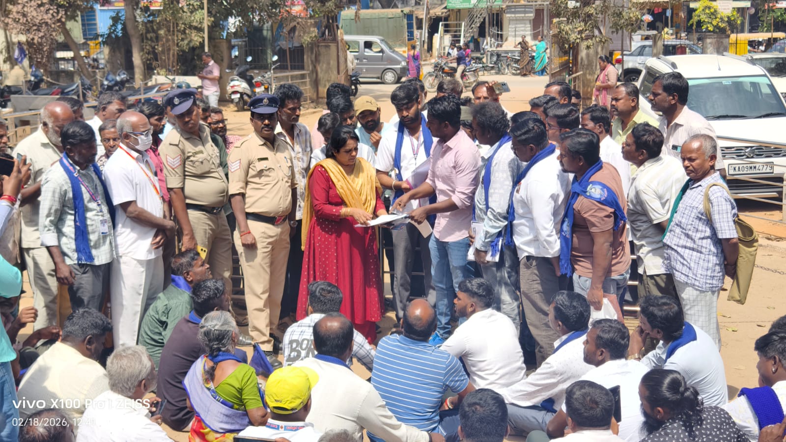 ಹೊಸಕೋಟೆ ತಾಲ್ಲೂಕು ಕಚೇರಿ ಆವರಣದಲ್ಲಿ ಅಂಬೇಡ್ಕರ್ ಸೇವಾ ಸಮಿತಿಯಿಂದ ಪ್ರತಿಭಟನೆ ನಡೆಯಿತು