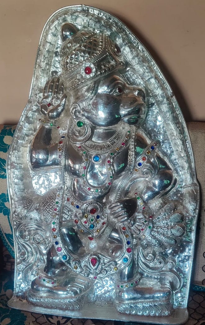 ಮಾರುತೇಶ್ವರ ದೇವರಿಗೆ 9 ಕೆ.ಜಿ.ಯ ಬೆಳ್ಳಿ ಕವಚ ದೇಣಿಗೆ