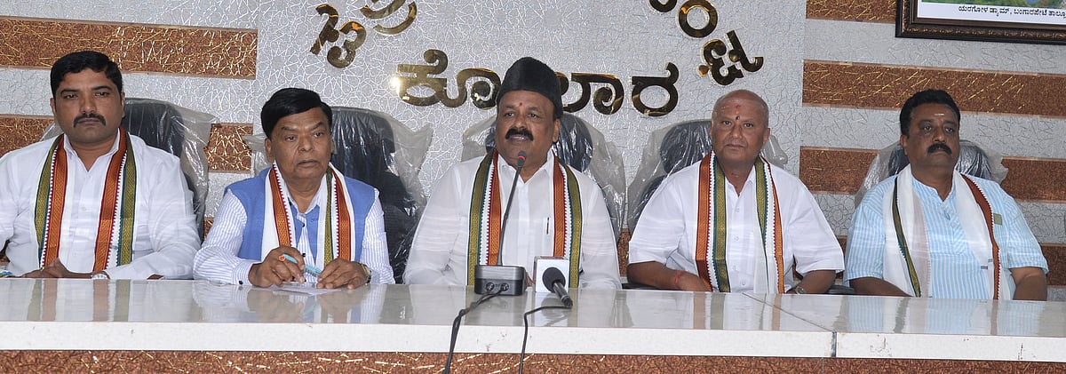 ಸವಿತಾ ಸಮಾಜದ ಅಭಿವೃದ್ಧಿ ನಿಗಮ ಸೌಲಭ್ಯಗಳ ಅರಿವು: ಕ್ಷೌರಿಕರ ಮನೆಗಳಲ್ಲಿ ವಾಸ್ತವ್ಯ