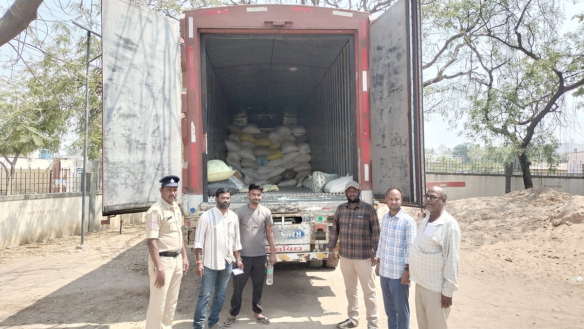 ಅಕ್ರಮ ಸಾಗಣೆ; 120.10 ಕ್ವಿಂಟಲ್ ಪಡಿತರ ಅಕ್ಕಿ ವಶ