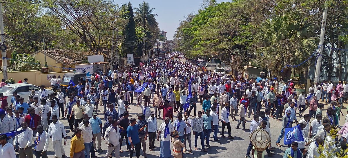 ಕೊಳ್ಳೇಗಾಲ| ಒಳ ಮೀಸಲಾತಿಯಲ್ಲಿ ಅನ್ಯಾಯ ಆರೋಪ: ಬೃಹತ್ ಪ್ರತಿಭಟನೆ