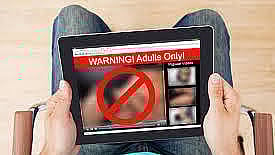 ಮಹಿಳಾ ಅಧಿಕಾರಿಯ ಖಾಸಗಿ ವಿಡಿಯೊ ಸೆರೆಹಿಡಿದು ಹಣಕ್ಕೆ  ಬೇಡಿಕೆ: ಆರೋಪಿಗಳ ಬಂಧನ