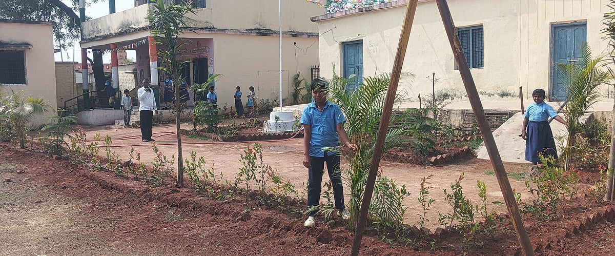 ಕಾಳಗಿ: ಅತಿಥಿ ಶಿಕ್ಷಕಿಯಿಂದ ಹಸಿರು ಕೊಡುಗೆ